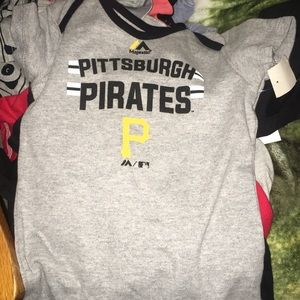 Pittsburg Pirates onesie T-shirt 18-24months